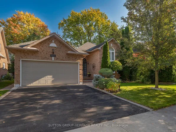 2526 Linwood St, Pickering, ON L1X 2P6