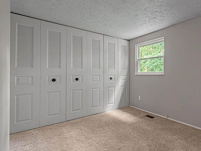 338 Huntingdon Ave — Photo 9