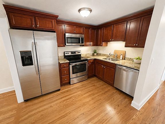 4th image of 92 Sandwich Rd #4D