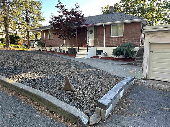 2nd image of 828/820 W 11th Ave