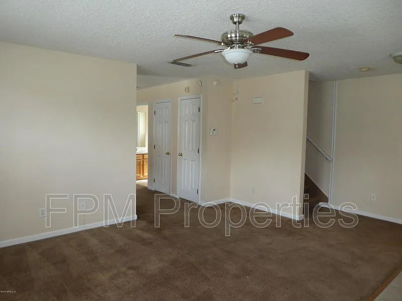 3 bed, 2.5 bath, 1600 sqft, $1,395 — Photo 3