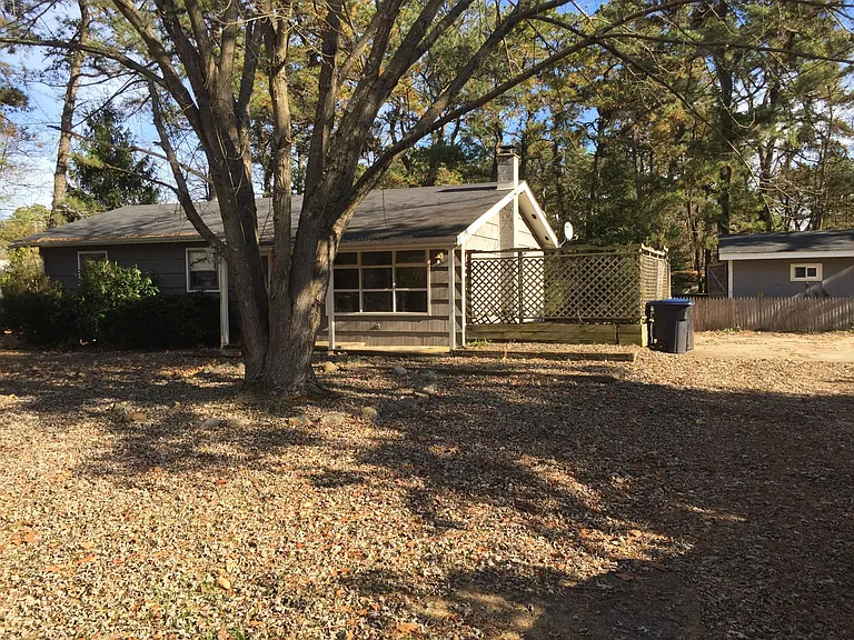 203 Oriole Rd — Photo 1
