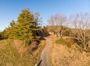 5550 Thornspring Heights Ln, Pulaski, VA 24301