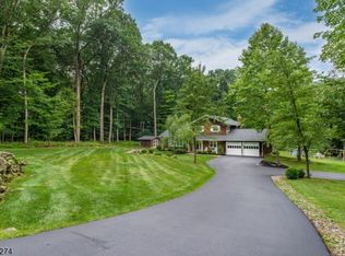 6 Deer Ct, Chester, NJ 07930