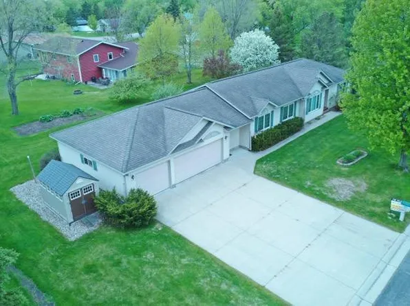 414 6th St NE, Perham, MN 56573