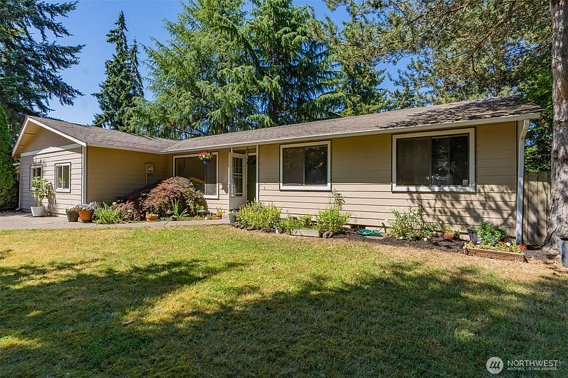 2nd image of 1225 Solar Court NE