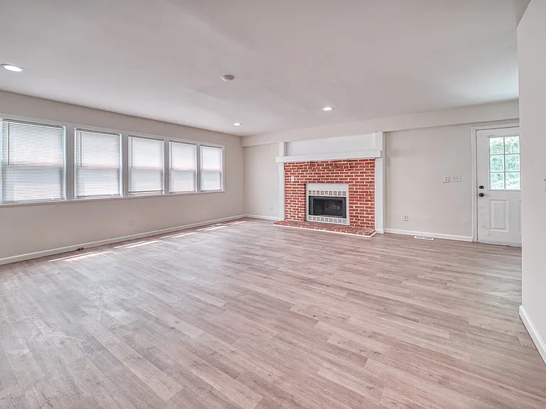 1139 Miller Ave — Photo 11