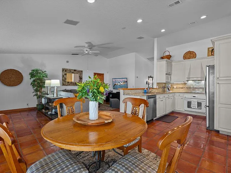 103 Olympus Cir — Photo 4