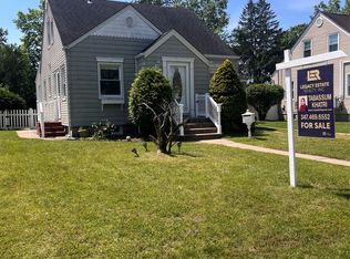 26 Sherman Rd, Farmingdale, NY 11735