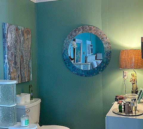 “She shak” bathroom area