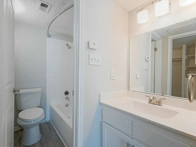 City Crest Apartments — Photo 62