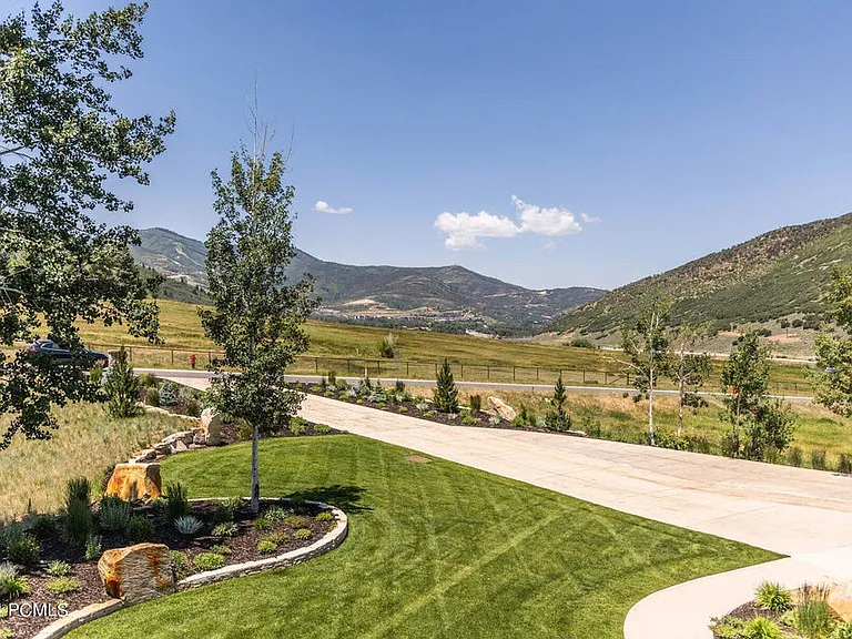 2600 Meadows Dr — Photo 43
