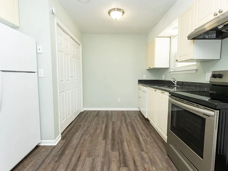 411 Booth Rd #413 — Photo 3