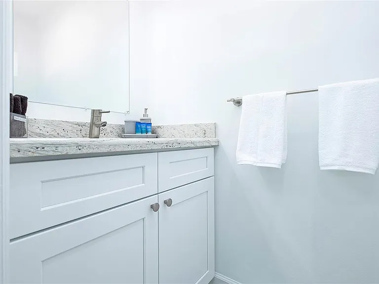 1240 SW 13th Cir — Photo 34
