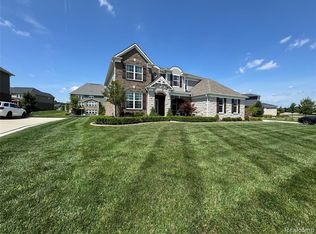 3558 Kingsdale Blvd, Lake Orion, MI 48360