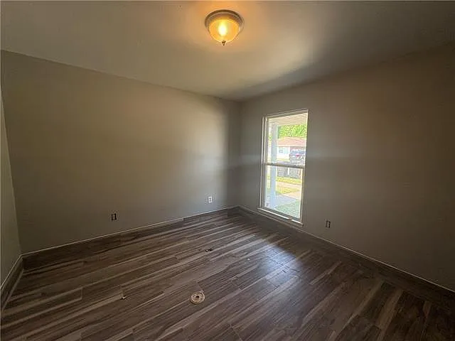 9012 Amour Dr — Photo 2