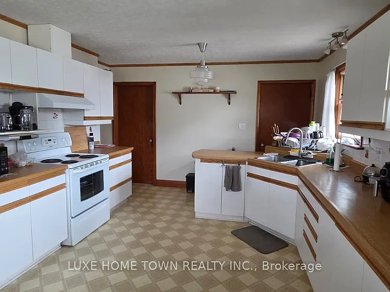 2445 Hespeler Rd — Photo 28