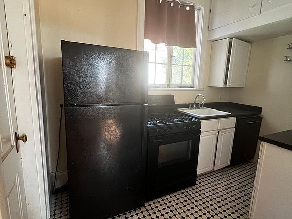 4th image of 4201 Saint Charles Ave #6