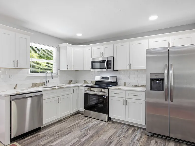 7713 Canyon Dr — Photo 8