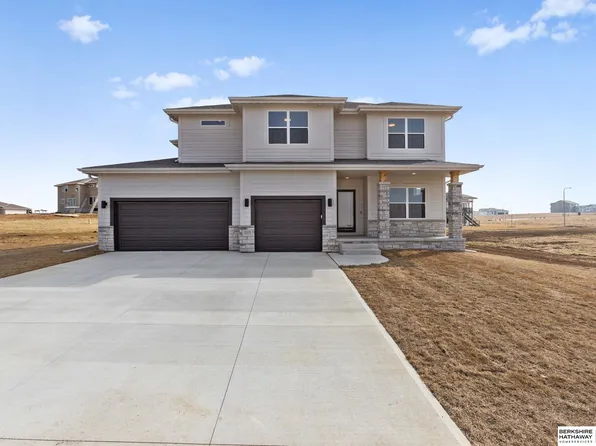 10305 Prospect St, Papillion, NE 68046