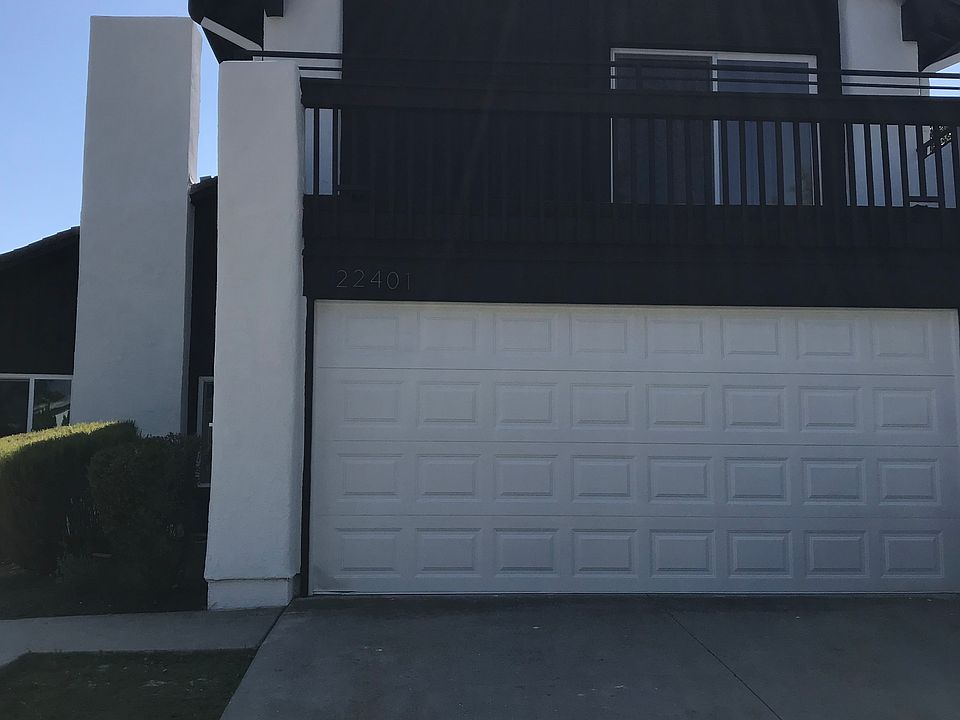 Balcony offf bonus room
Just painted
Long Driveway