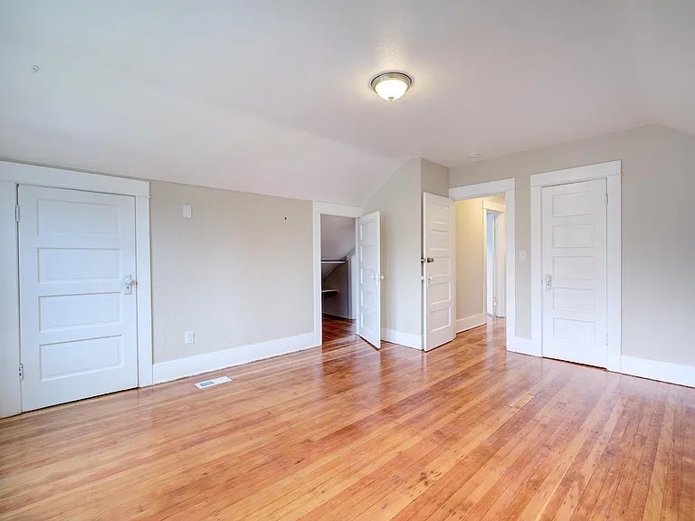 5007 8th Ave NE — Photo 16