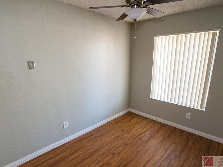 Lexington Gardens — Photo 12