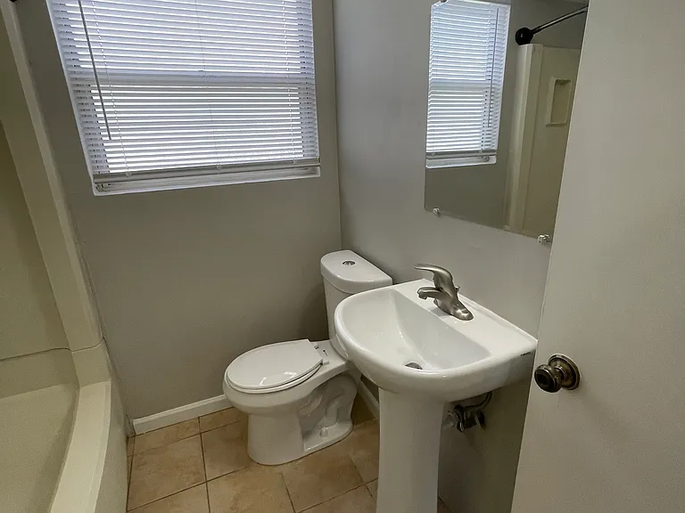 3818 Blondo St — Photo 10