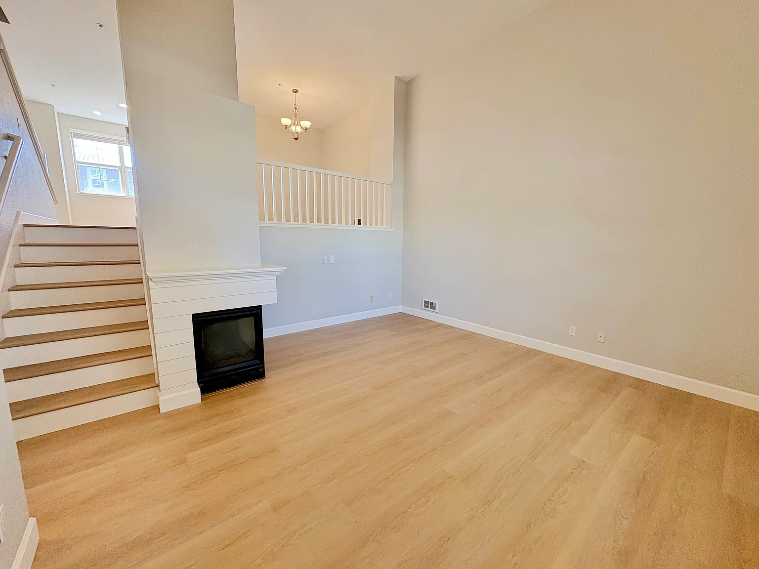 3 bed, 2.5 bath, 1500 sqft, $4,700 — Photo 2