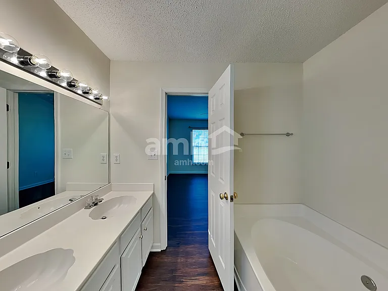 1092 Chapel Creek Rd SW — Photo 11