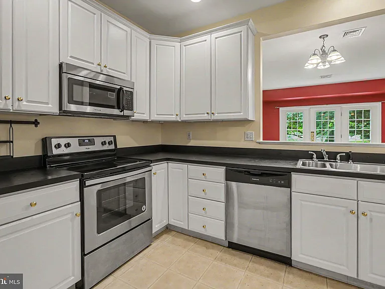 645 Springhouse Ln — Photo 8