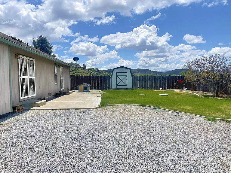 11005 Fir Dr — Photo 2