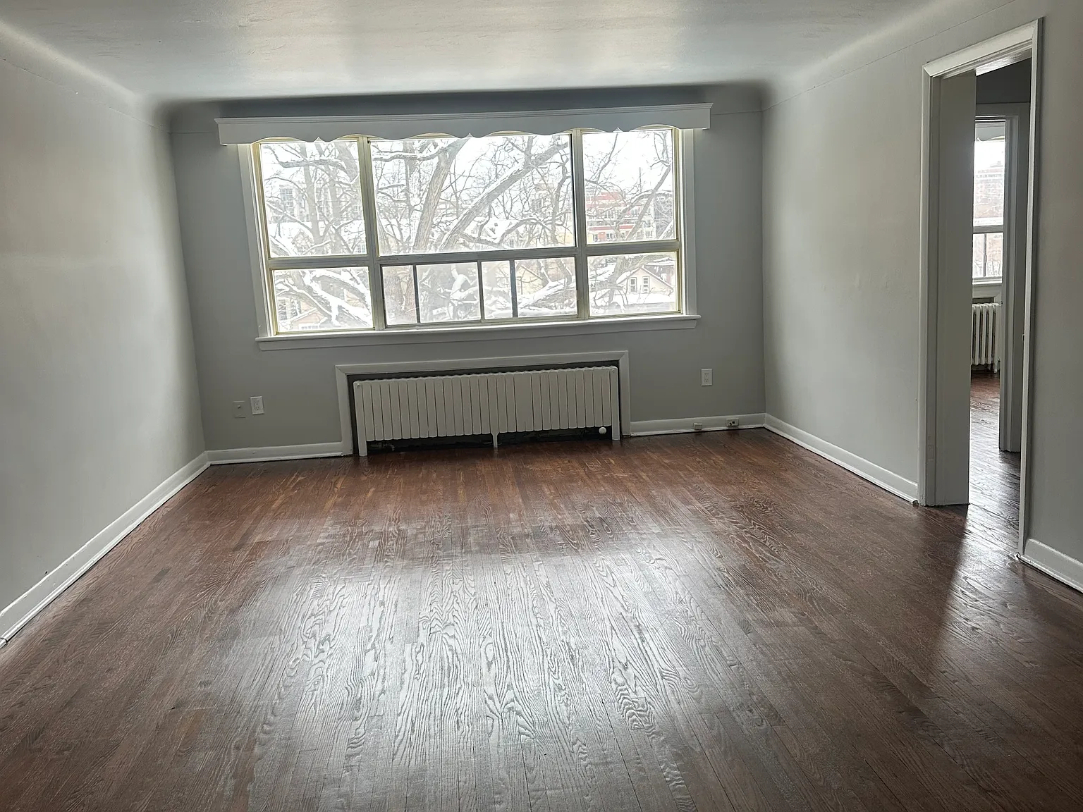 2128 Harris Crescent — Photo 4