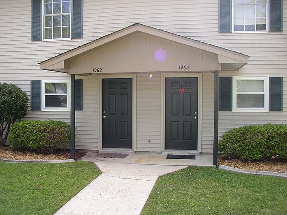 Front door areas - 4 per building