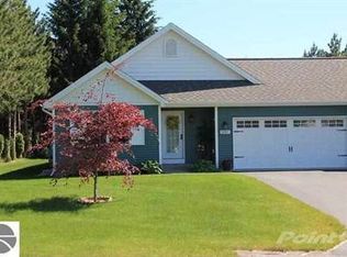 5207 Lone Beech Dr, Traverse City, MI 49685