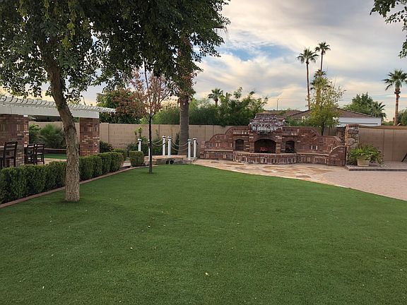 2nd image of 925 N Villa Nueva Dr
