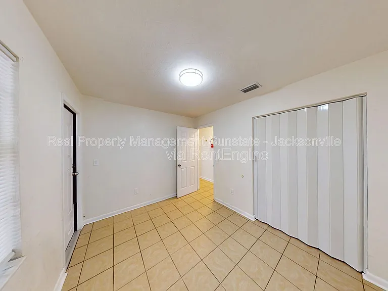 1010 Bronson St #12 — Photo 7