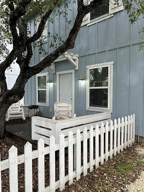3 bed, 2.0 bath, 1248 sqft, $2,200 — Photo 3