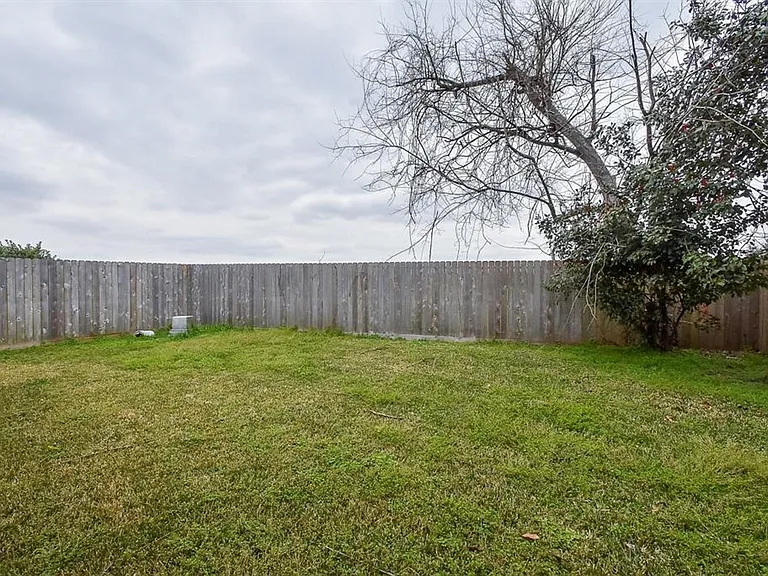 4526 Lakeside Meadow Dr — Photo 32