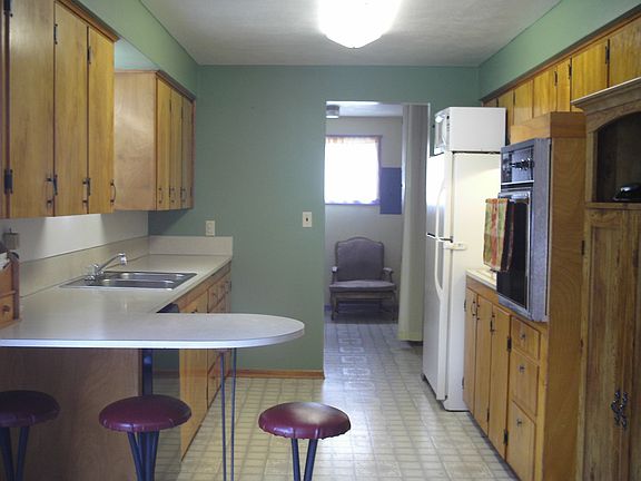 New dishwasher and ample cupboard space in kitchen