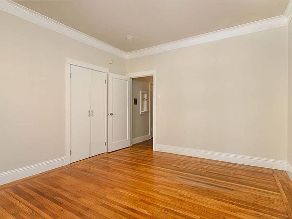 5th image of 125 Clayton St