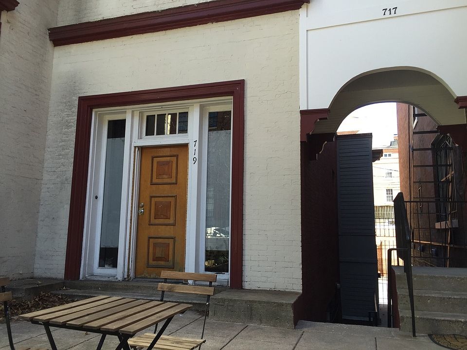courtyard/entrance