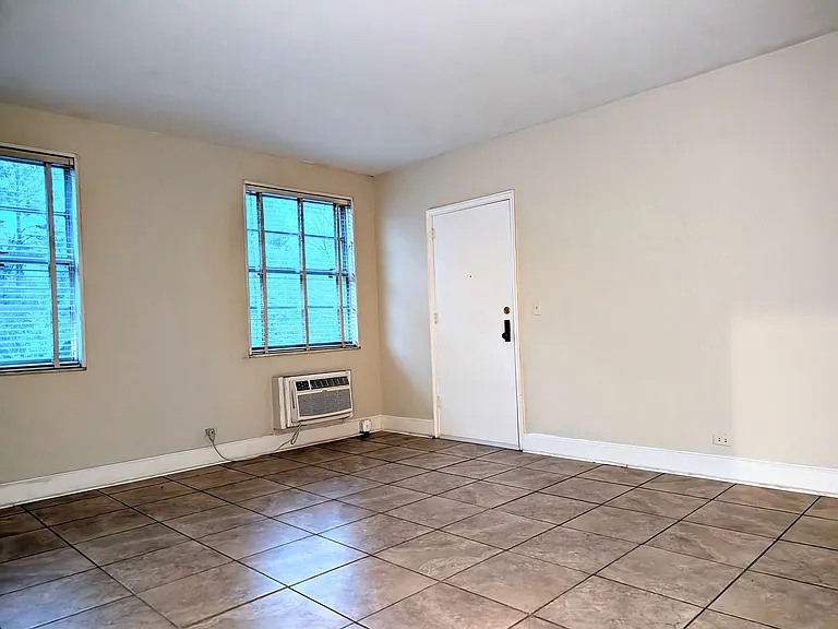 LAGARDE APARTMENTS — Photo 8