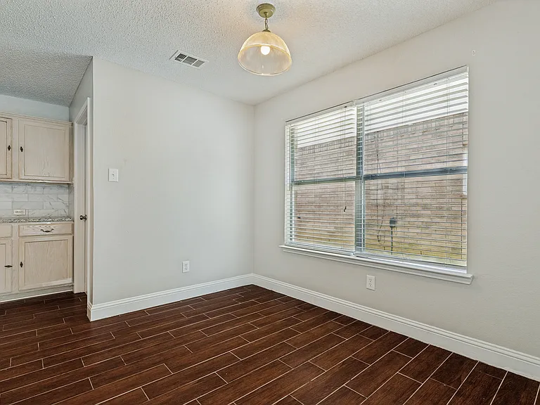 3900 Columbus Dr — Photo 15