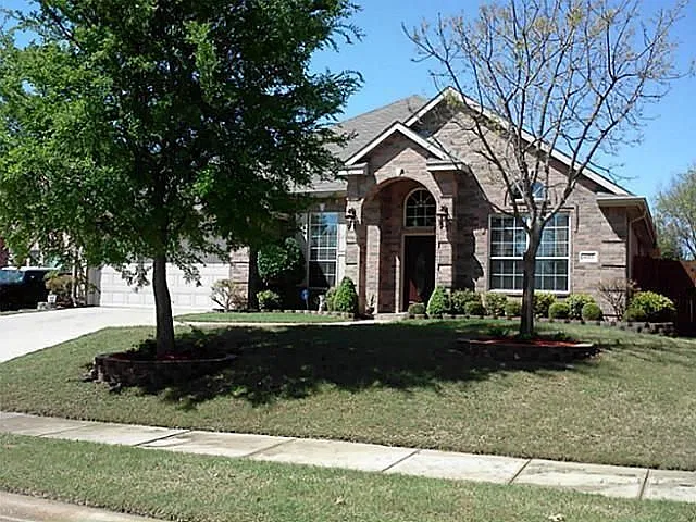 3 bed, 2.0 bath, 2367 sqft, $2,500 — Photo 1
