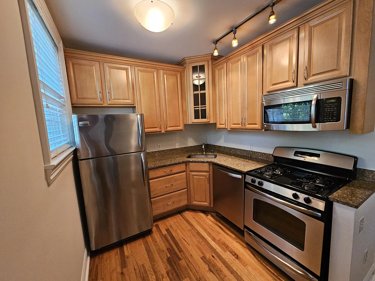 1 bed, $1,695 — Photo 4