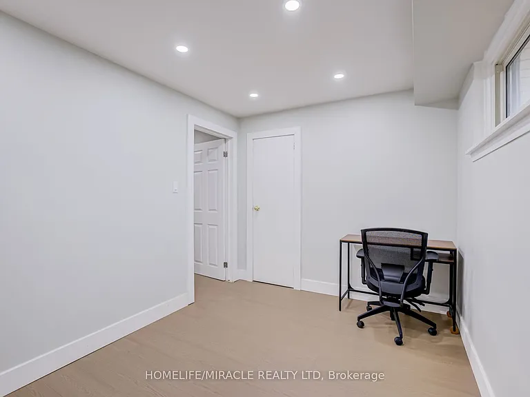 122 Ormond Dr — Photo 32