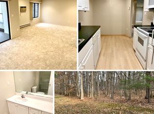 122 Amberly Dr UNIT B, Manalapan, NJ 07726