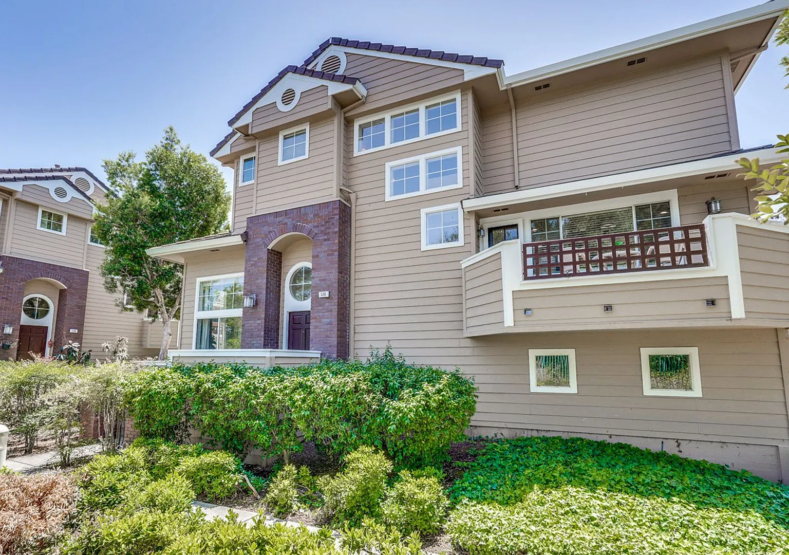 Excellent And Spacious Home - 3br 2.5 Ba - This Is A Must See — Photo 3