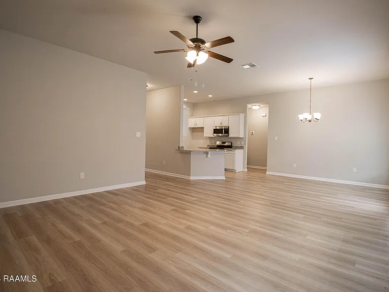 304 Tall Meadows Ln — Photo 5